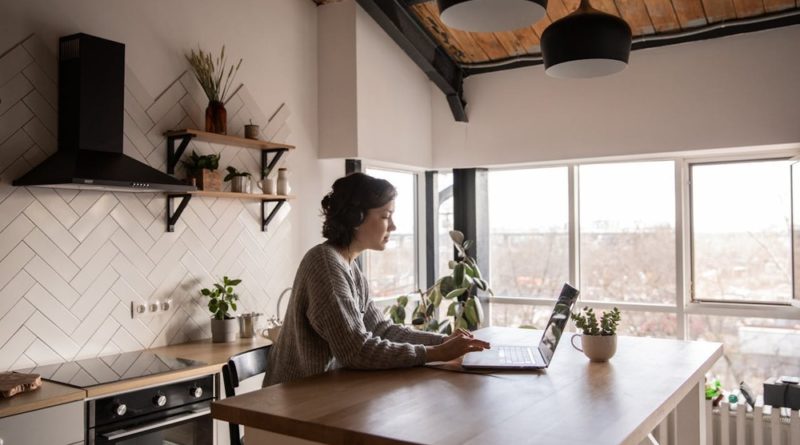 Télétravail dans la fonction publique : moins de pression mais des contraintes